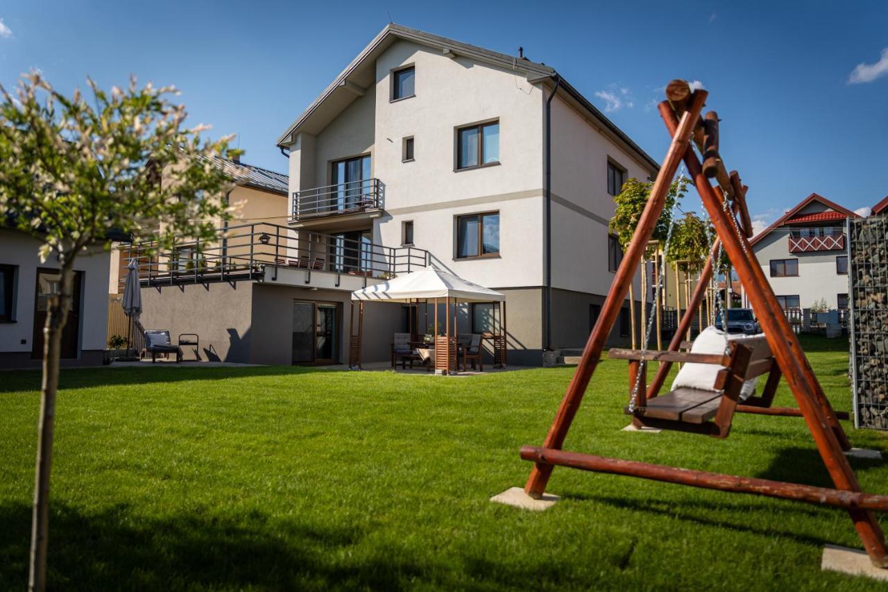 Stylish Apartment Under The Tatras Strba Exterior photo